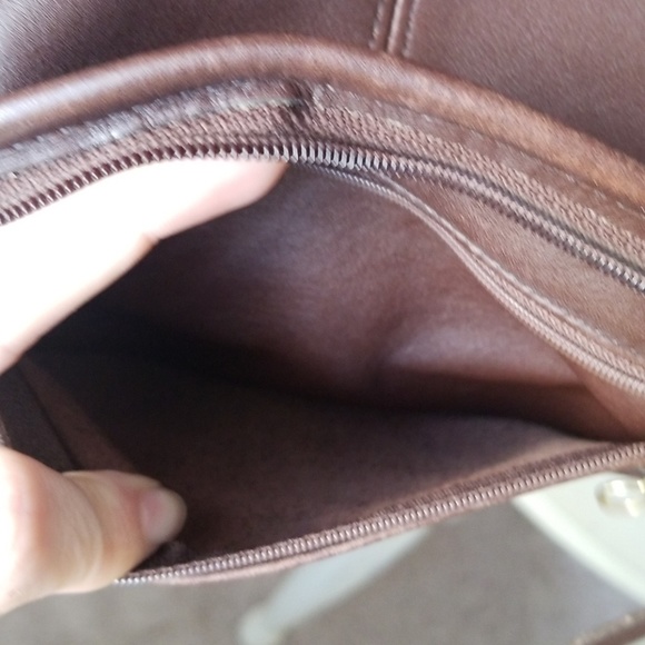 Small Coach Vintage Leather Crossbody Purse - Picture 6 of 8